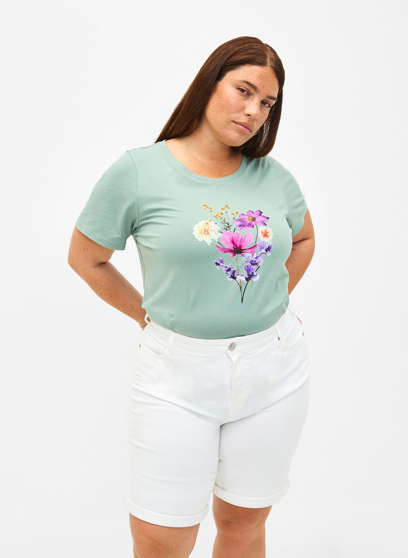 Tettsittende dongerishorts med høy midje, Bright White, Model image number 0