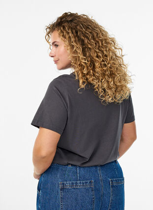 Zizzi Bomulls-T-skjorte med fronttrykk, Grå, Model image number 2
