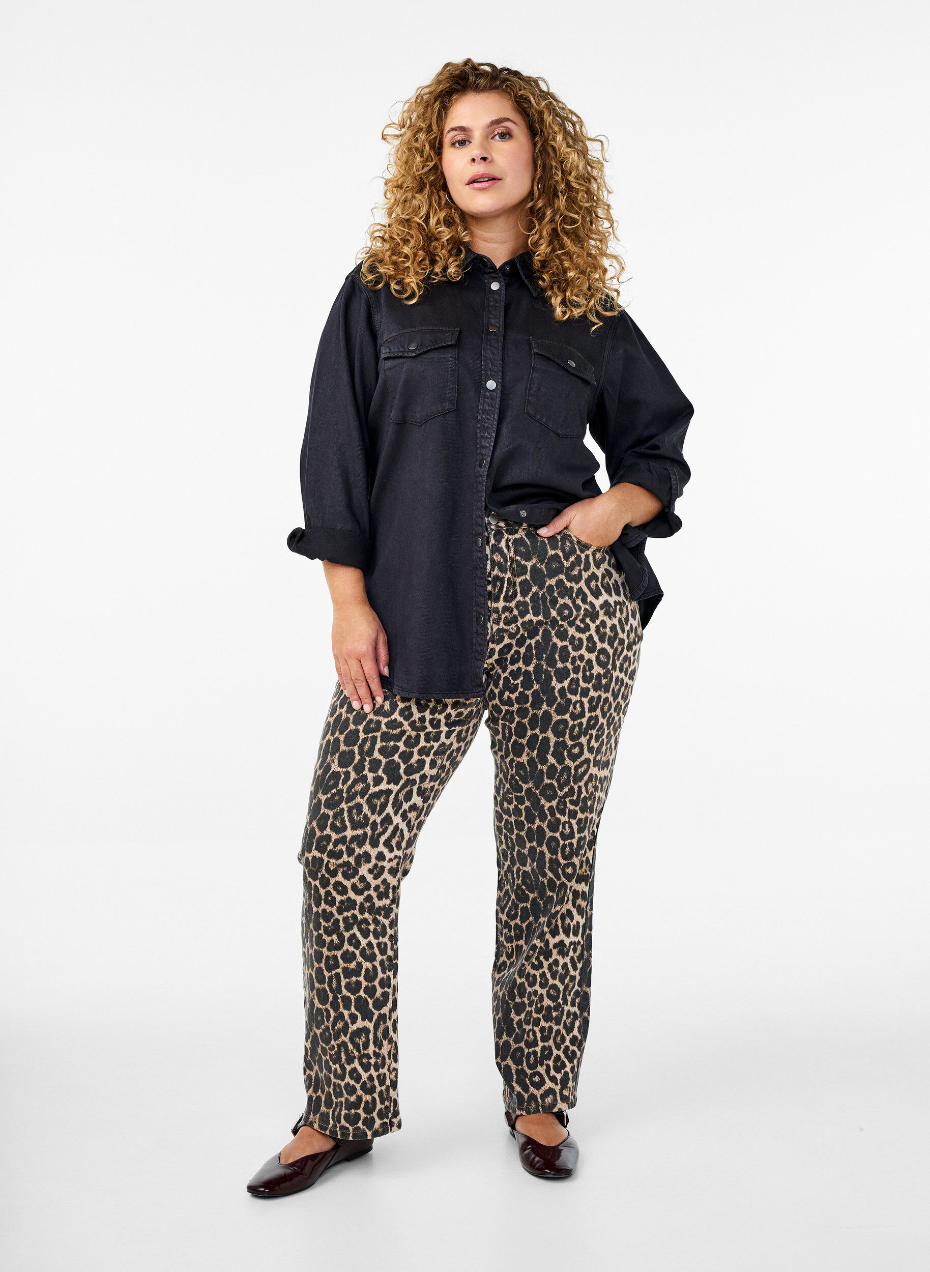 Zizzi Denimskjorte med brystlommer, Svart, Model image number 1