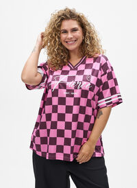 Sporty T-skjorte med ruter og teksttrykk, Rød Sporty T-skjorte med ruter og teksttrykk, Rød, Model