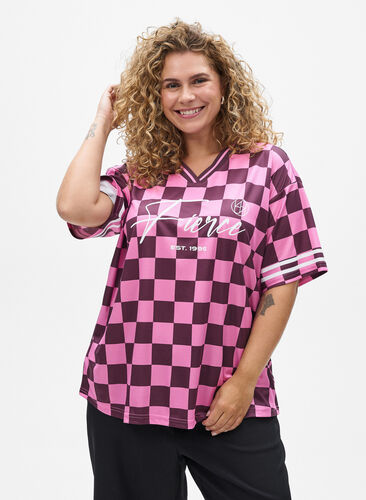 Zizzi Sporty T-skjorte med ruter og teksttrykk, Rød, Model image number 0