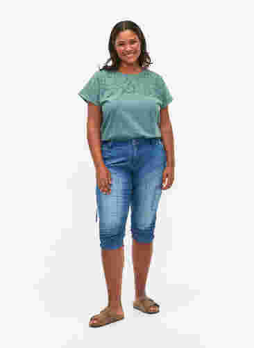 Løs T-skjorte med broderi anglaise, Sea Pine, Model image number 2