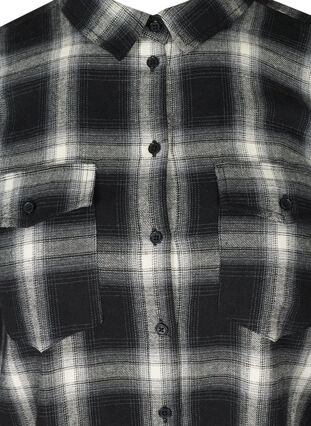 Rutete skjorte med brystlommer, Black checked, Packshot image number 2