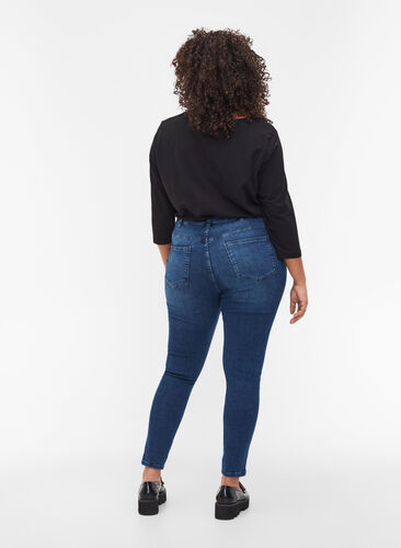 Kampanjevare - Cropped Amy jeans med splitt, Blue denim, Model image number 1