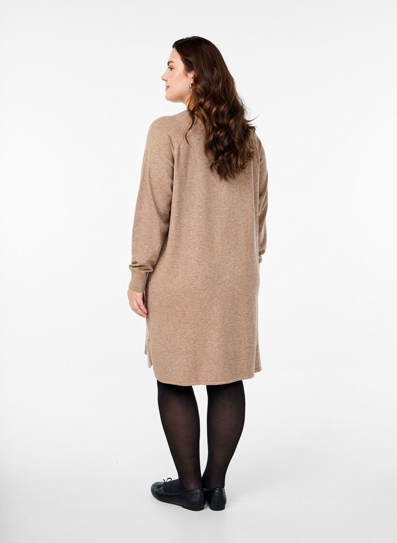 Strikket kjole med rund hals og strikket mønster, Fossil Mel., Model