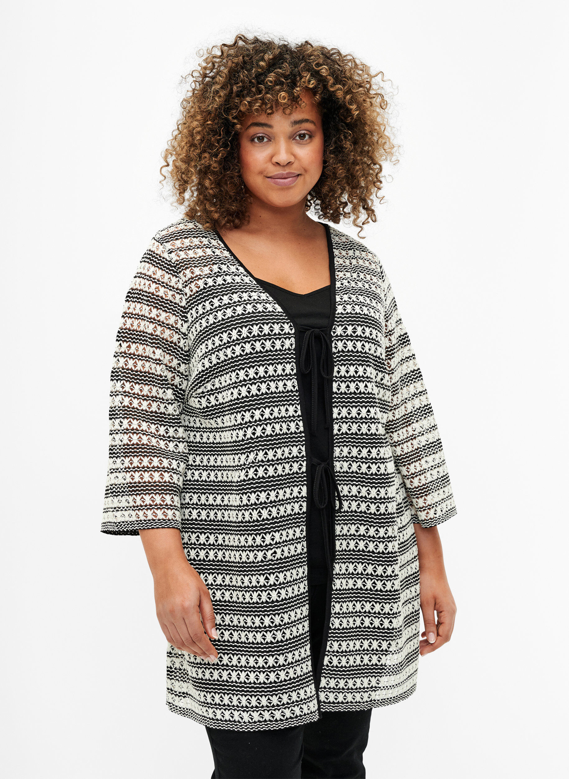 Zizzi Heklet cardigan med knytebelte, Black White, Model image number 0