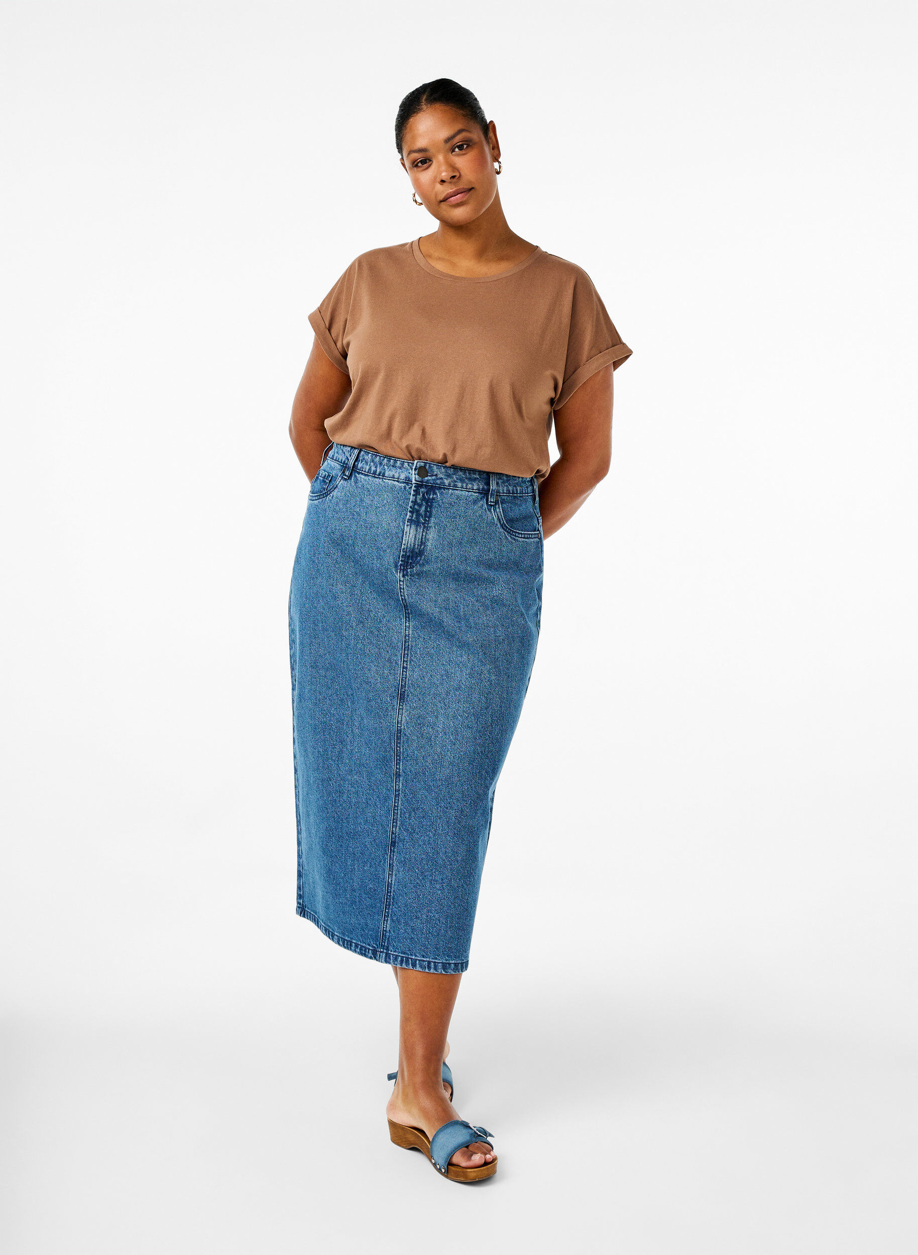 Zizzi Kortermet T-skjorte i bomullsblanding, Brun, Model image number 1