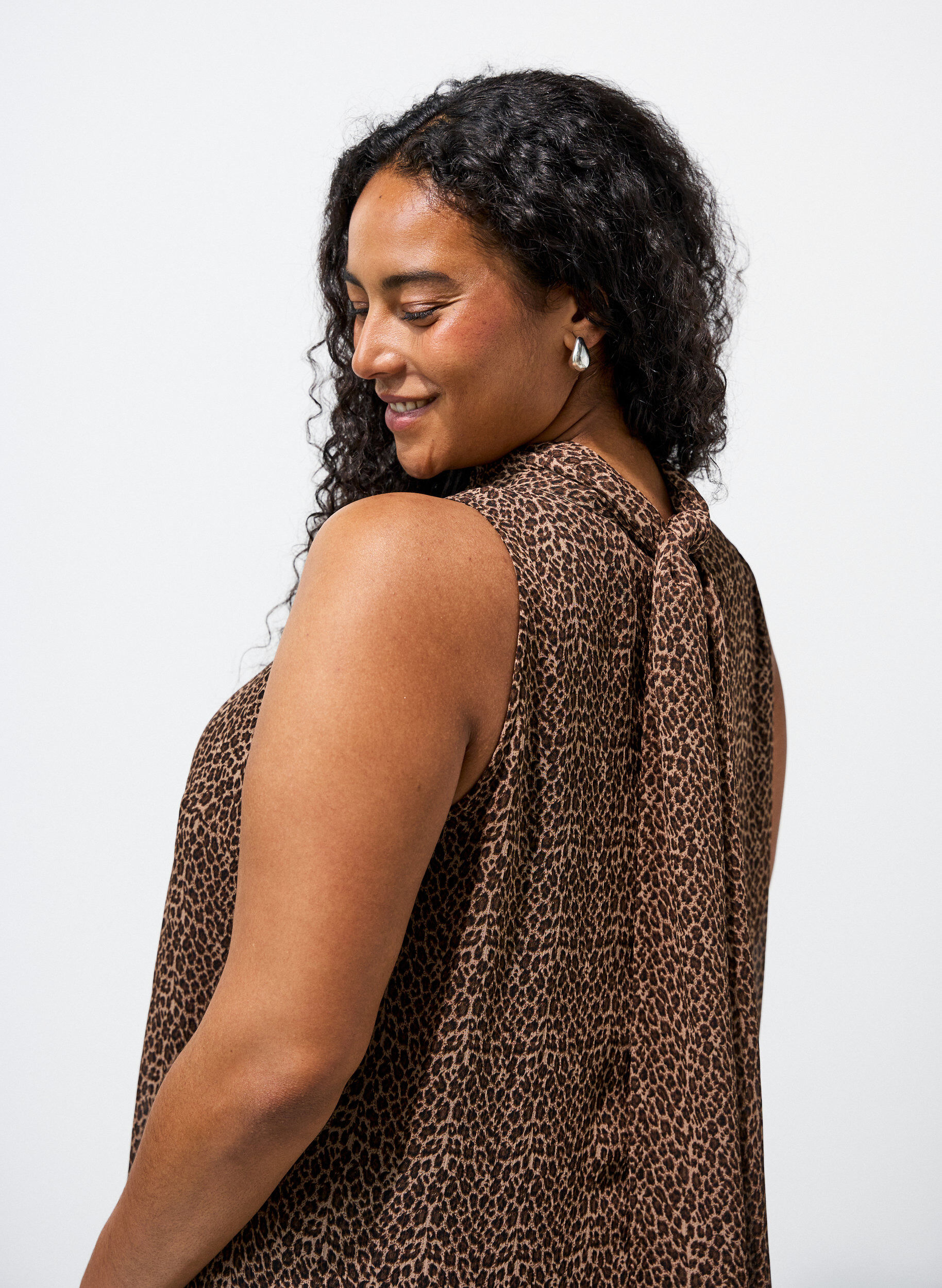 ZizziMidikjole i chiffon med leopardtrykk og et knytebelte, Brun, Model image number 3
