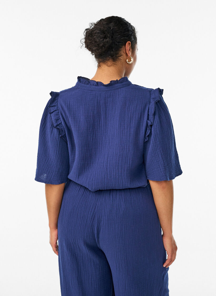 Bluse i bomullsmusselin med broderie anglaise og 1/2 ermer, Bl&aring;, Model image number 2