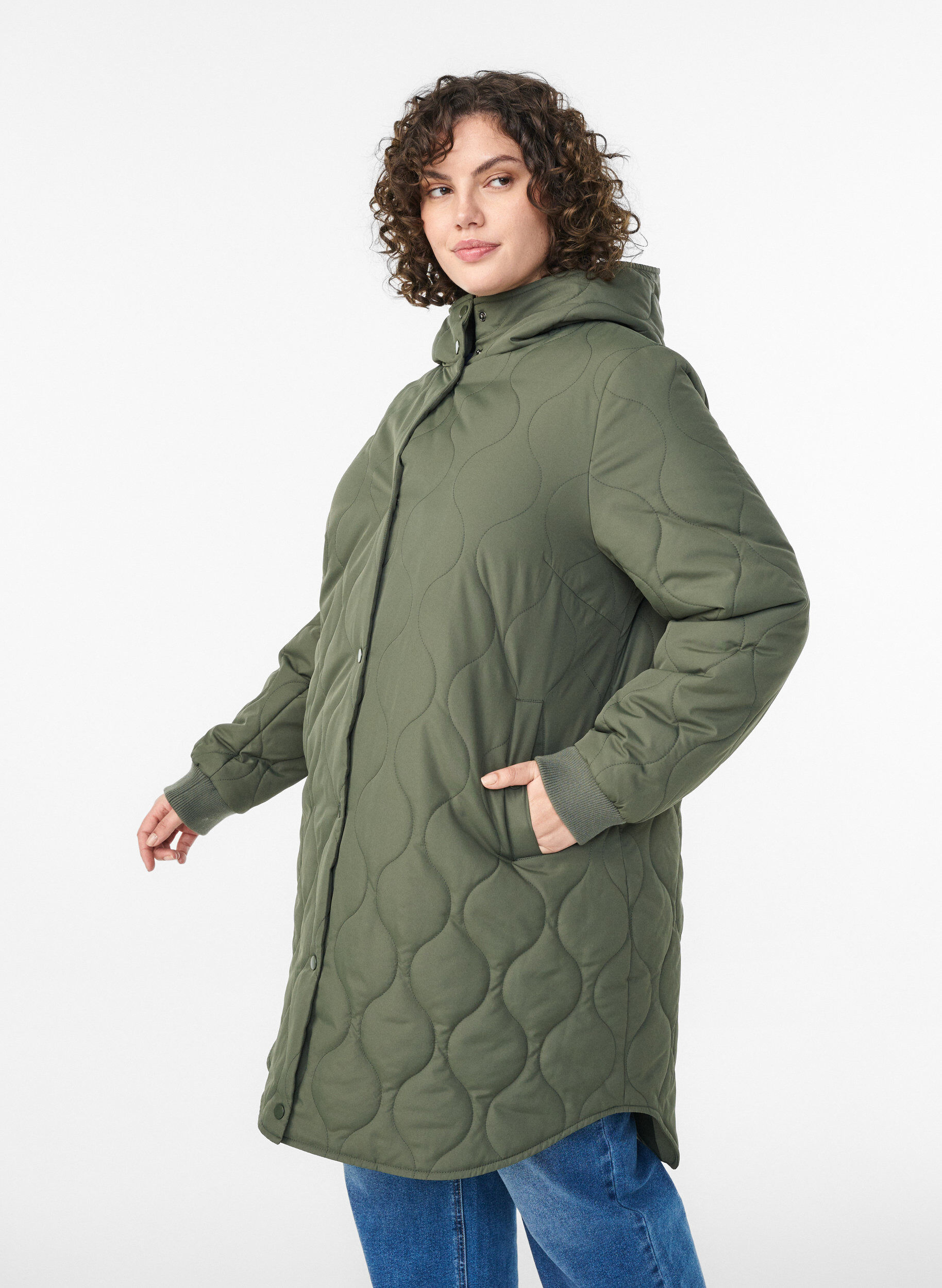 Mellomlang quiltet jakke med hette, Gr&oslash;nn, Model