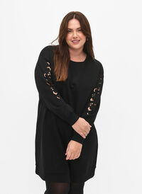 Svettekjole med broderte detaljer, Black, Model