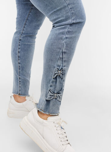 Cropped Amy jeans med sløyfer, Light blue, Model image number 2