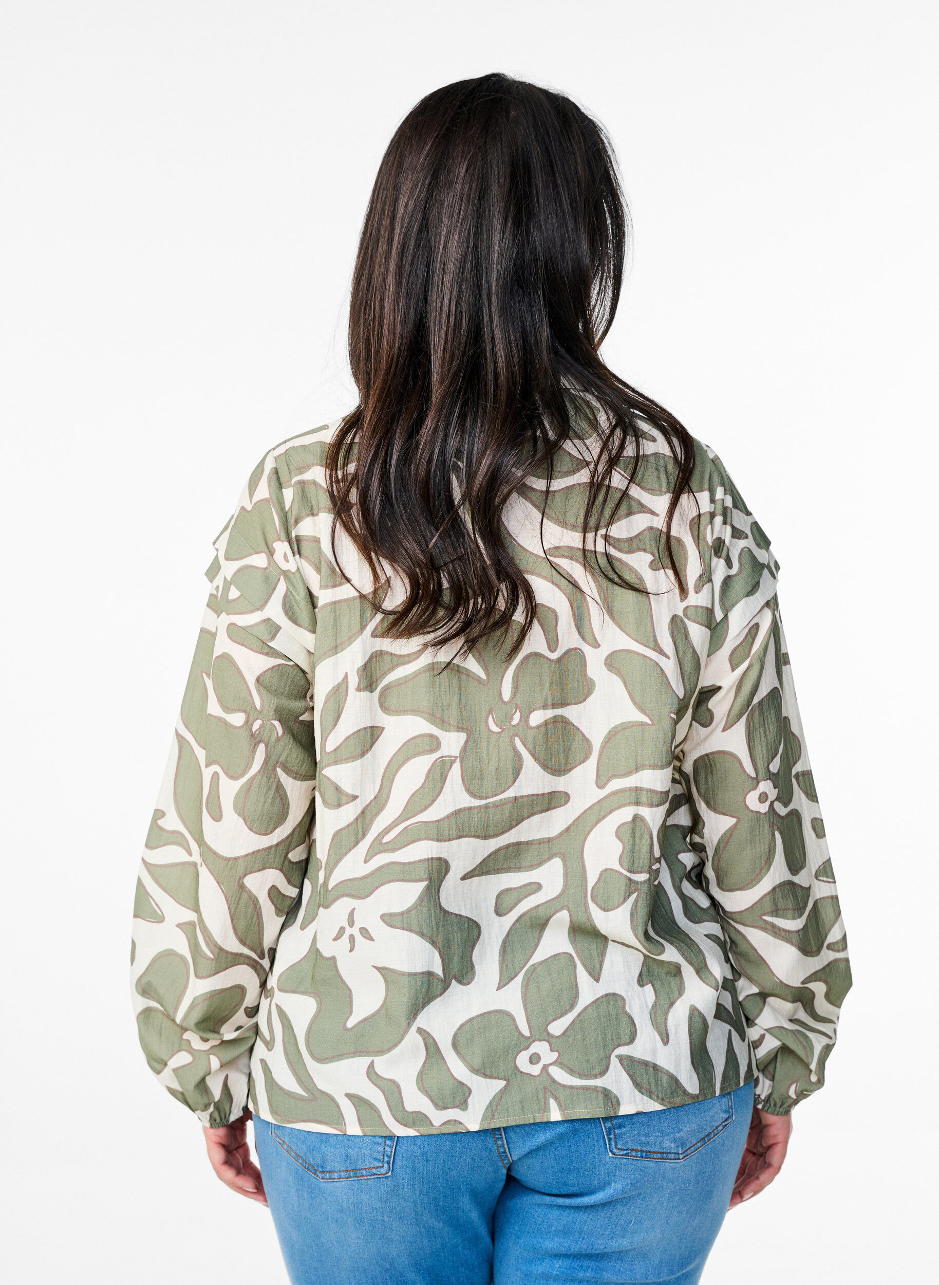 Zizzi Trykt skjortebluse med rysjedetaljer, Gr&oslash;nn, Model image number 2