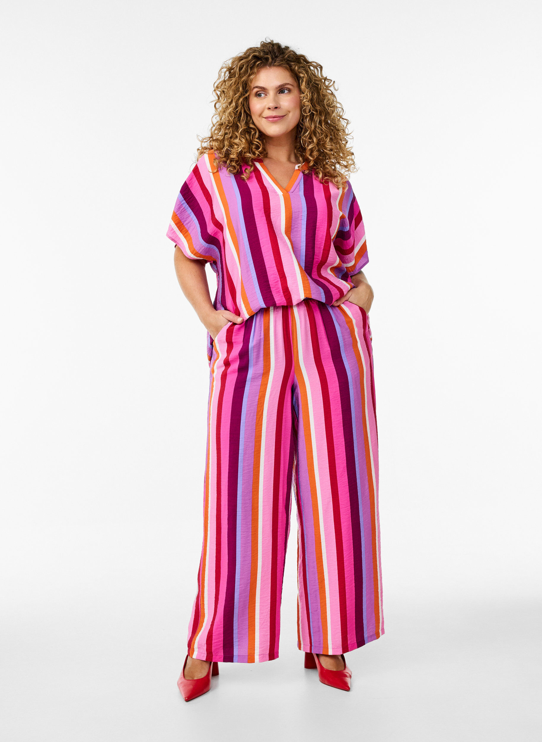 Zizzi Stripete bluse i viskose med korte ermer, Rosa, Model image number 1