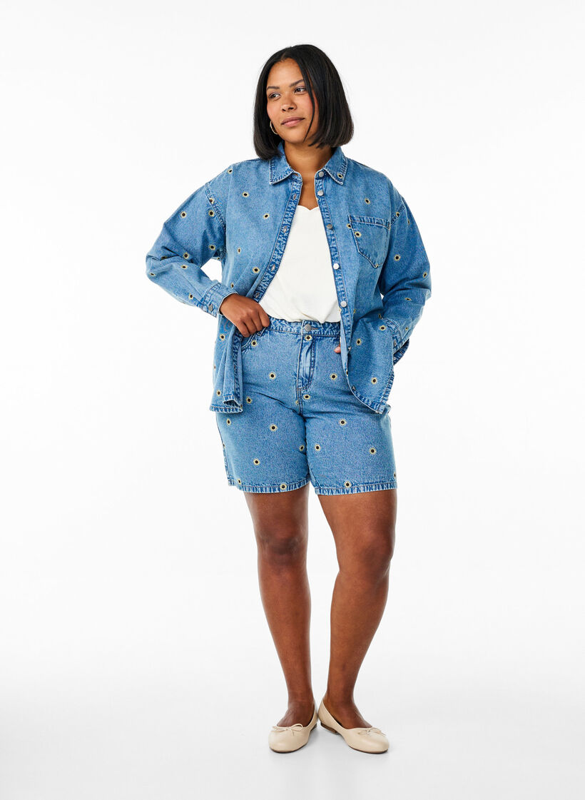 Denimskjorte med broderte blomster, L. B. D Sunflower , Model