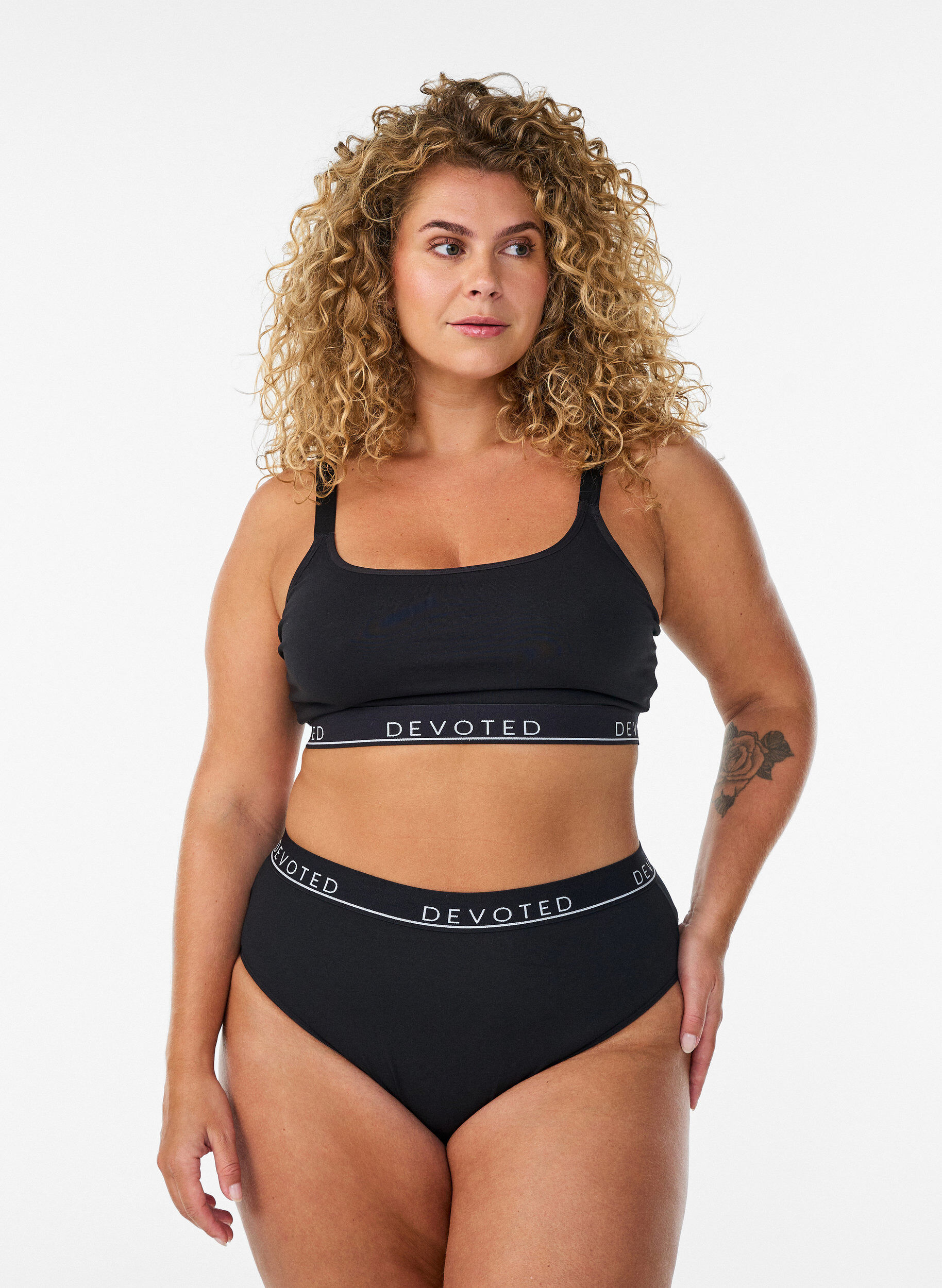 ZizziBH-topp i bomull med justerbare stropper, Svart, Model image number 1