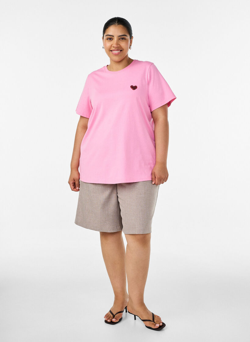 T-skjorte med et paljett-hjerte og fargerikt trykk p&aring; ryggen, Rosa, Model image number 1