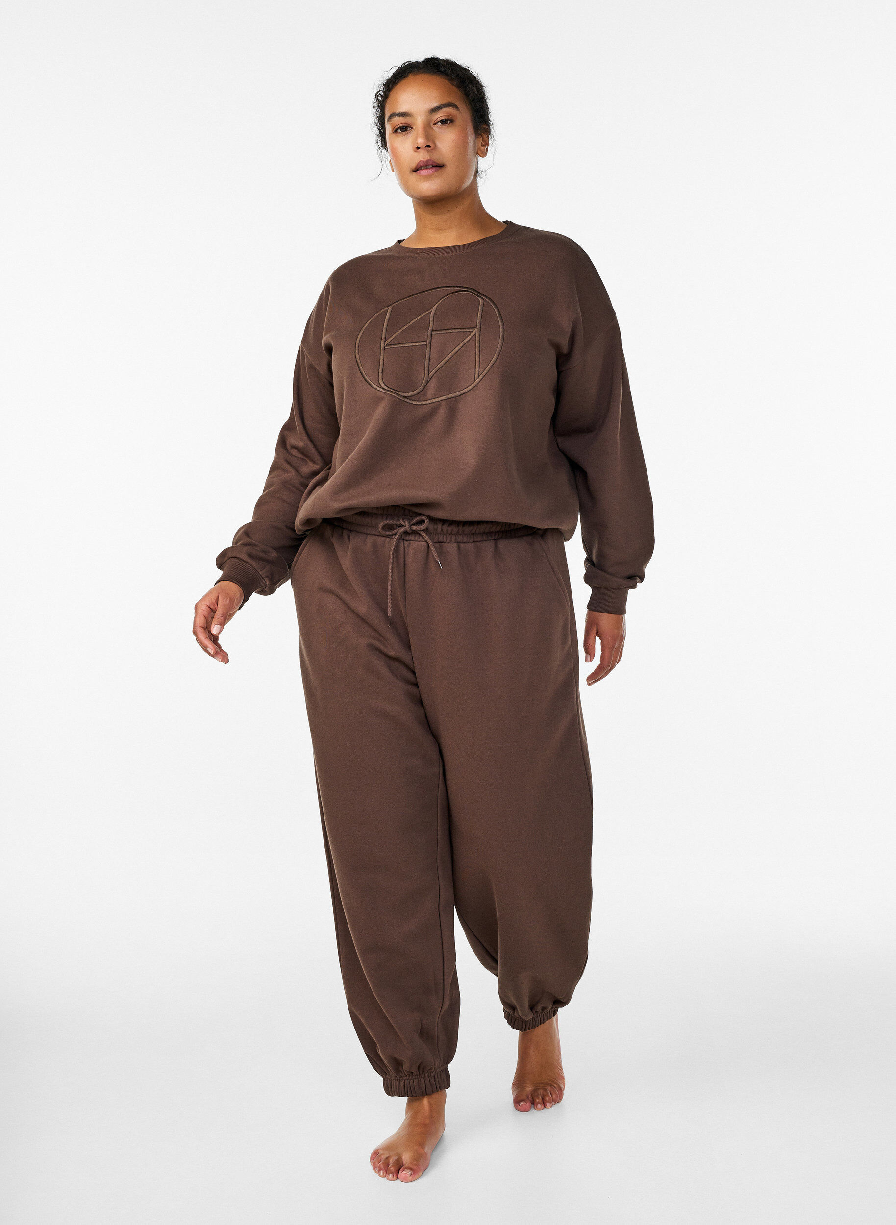Joggebukser med h&oslash;y midje og lommer, Brun, Model