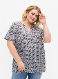 Blomstrete bomulls T-skjorte med V-hals, Night Sky AOP, Model