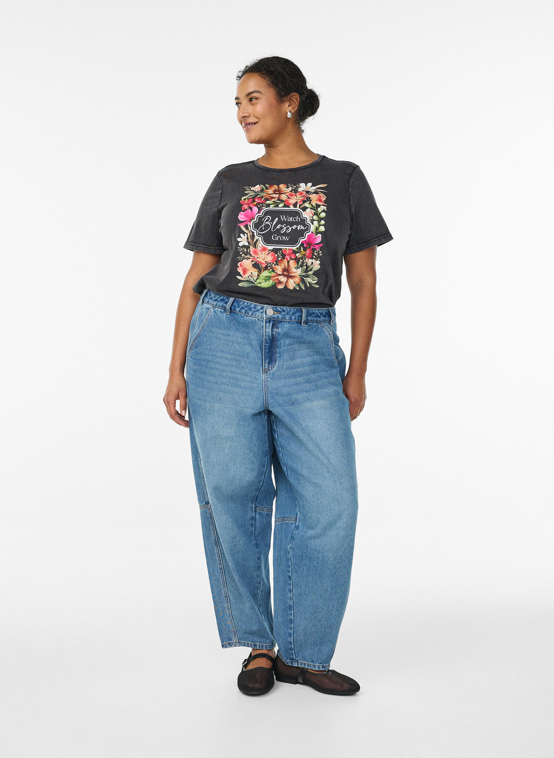 Zizzi &Oslash;kologisk bomulls-T-skjorte med trykk, Gr&aring;, Model image number 1