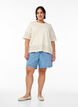 T-skjorte med broderie anglaise og bølgekant, Beige, Model image number 1