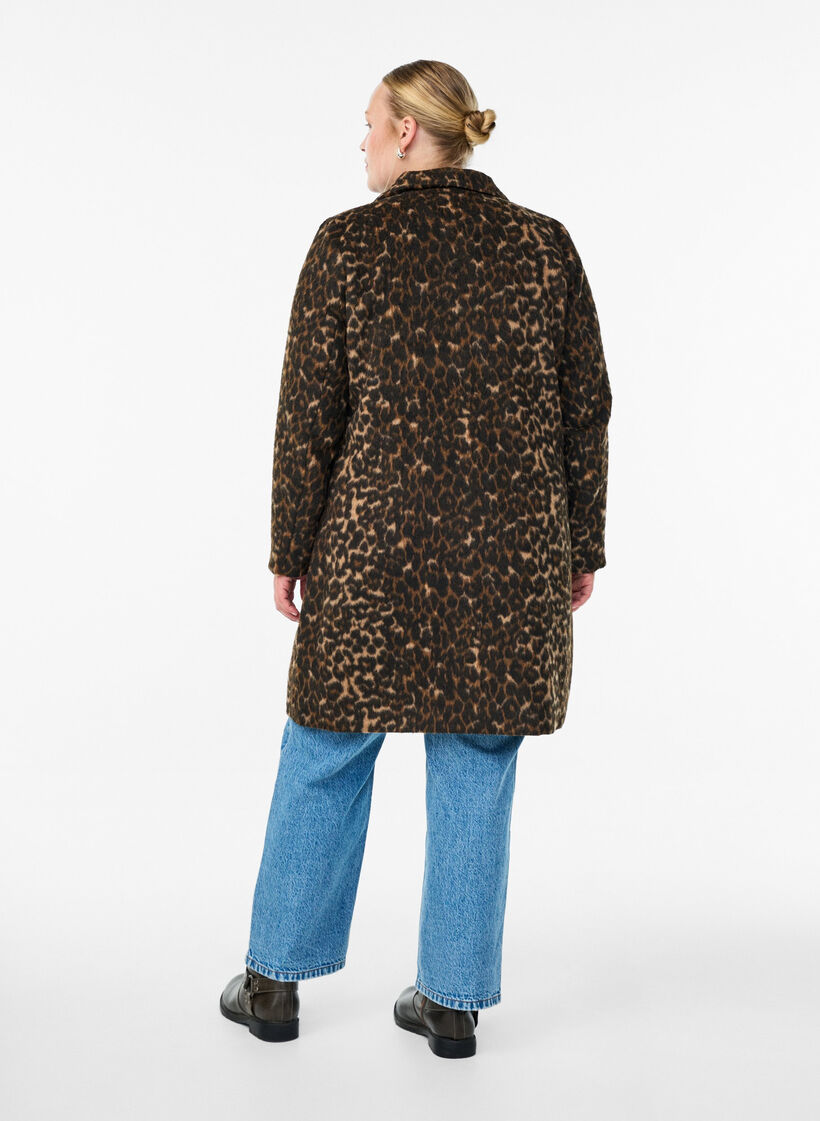 Leopardmønstret kåpe med dobbeltradede knapper, Leo aop, Model