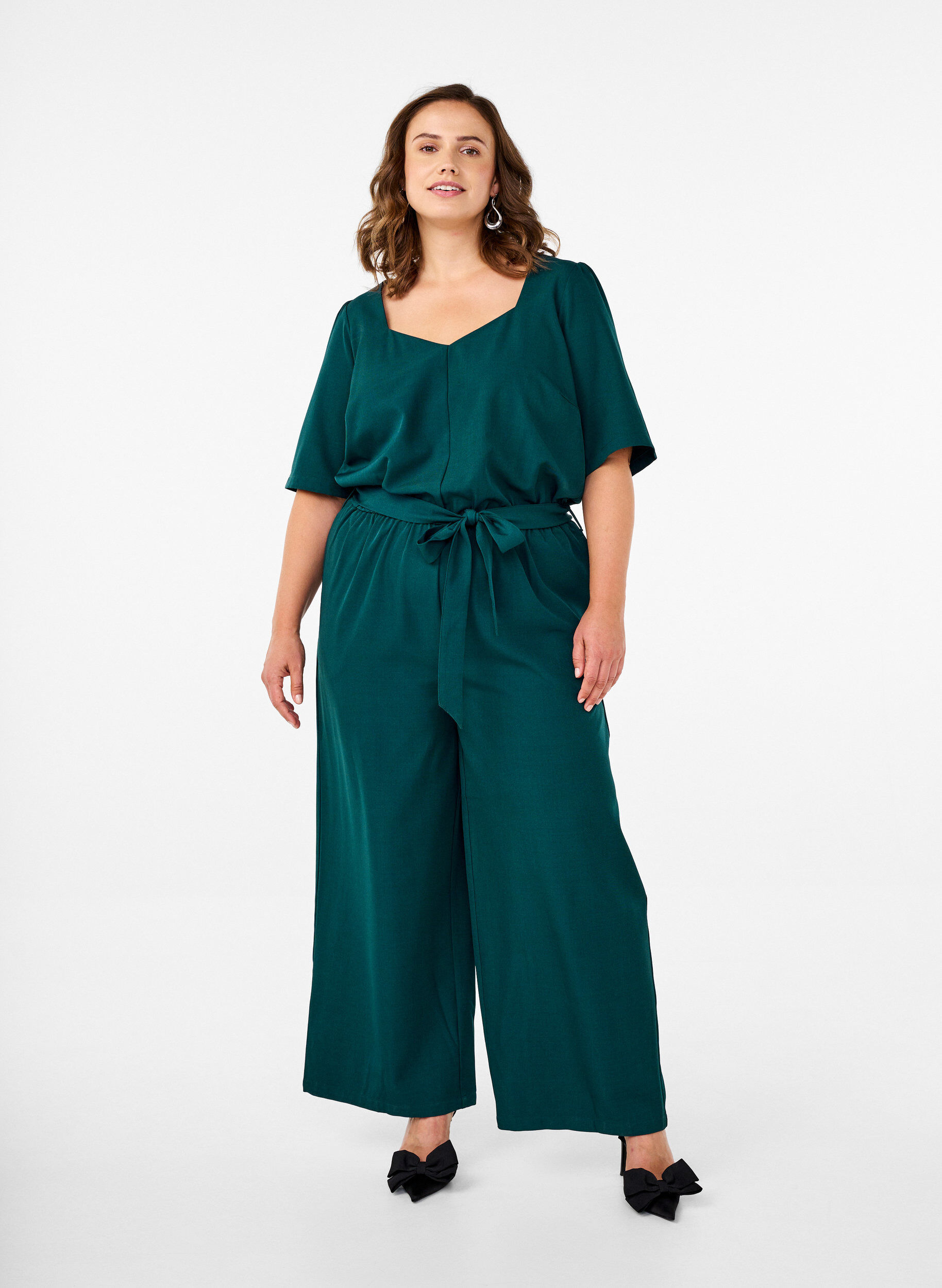 Zizzi Jumpsuit med belte og korte ermer, Sea Moss Melange, Model image number 0