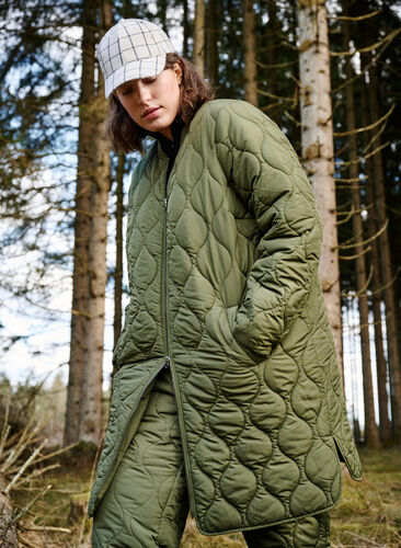 Lang quiltet jakke med lommer og glidelås, Winter Moss, Image image number 0