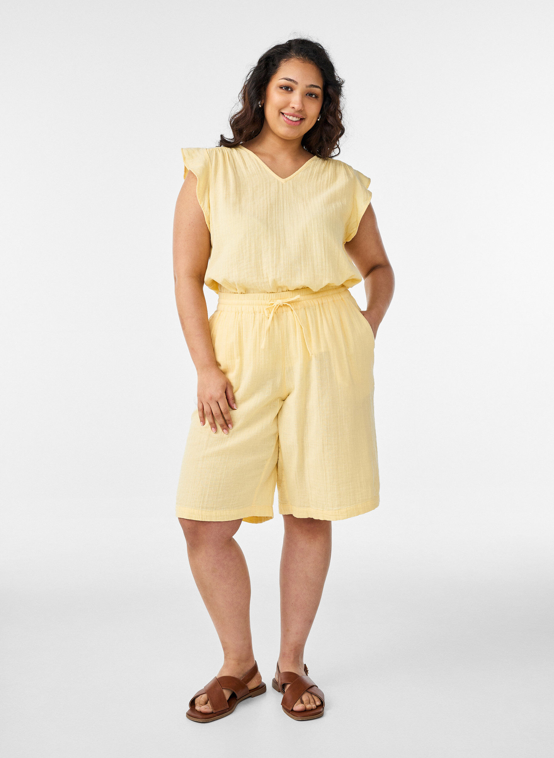 ZizziErmel&oslash;s topp i bomullsmusselin med volanger, Gul, Model image number 1