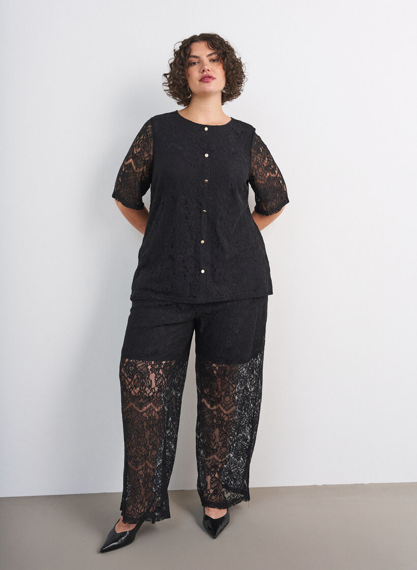 Bluse med blonder og dekorative knapper, Svart, Model image number 1