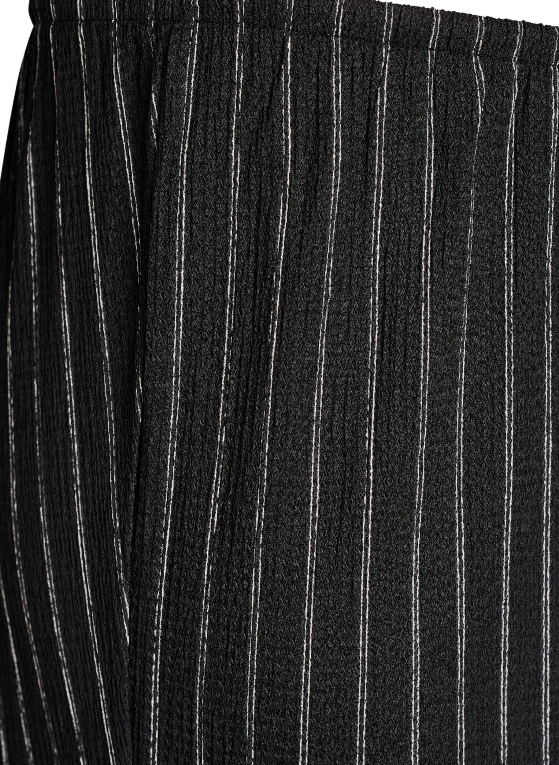 Zizzi Bukser med vide ben i et lett teksturert stoff, Svart, Packshot image number 2