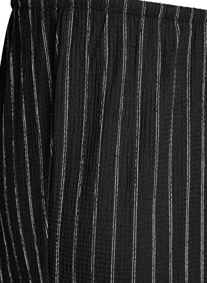 Bukser med vide ben i et lett teksturert stoff, Svart, Packshot image number 2