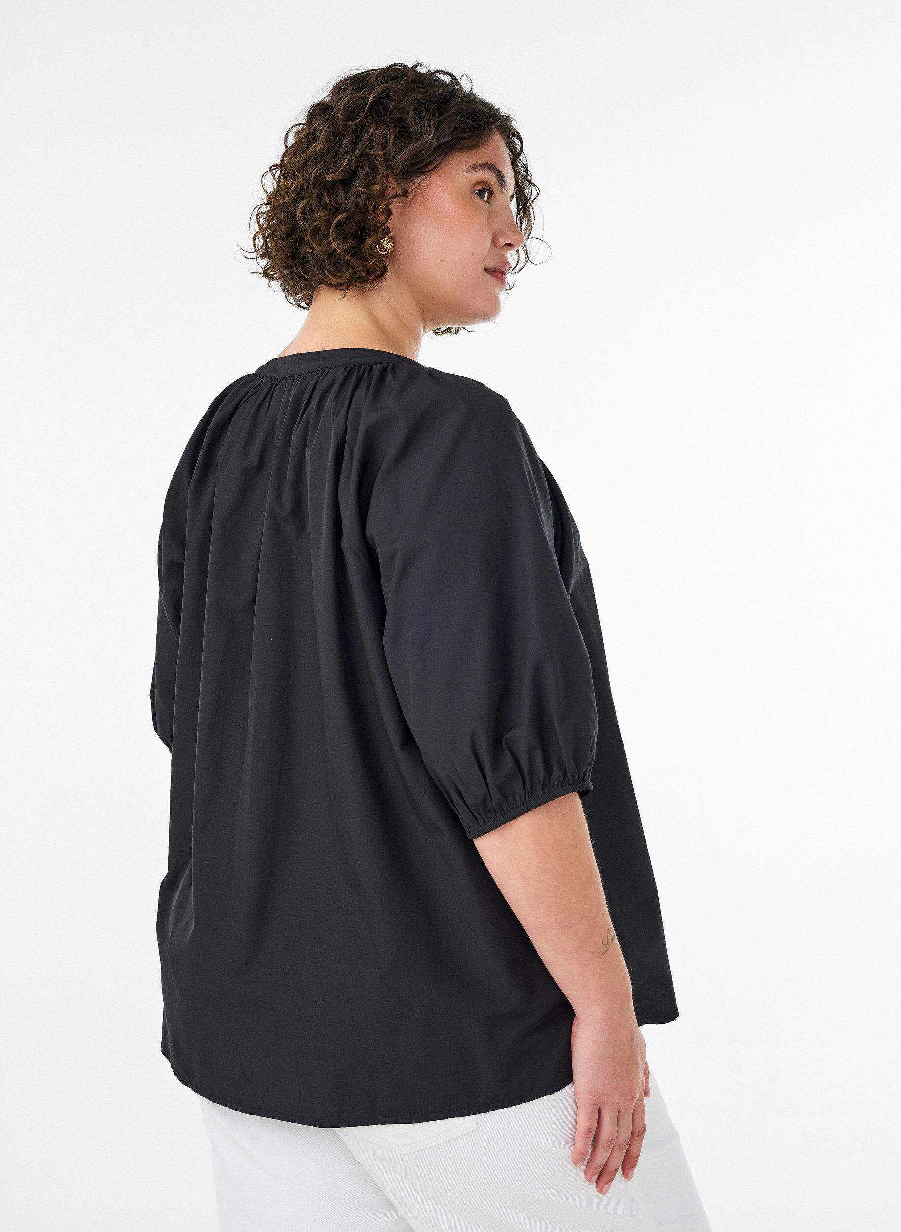 ZizziSkjortebluse med knappelukking og knytebelte, Svart, Model image number 2