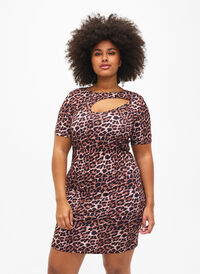 Tettsittende kjole med leopardmønster og utskjæring, Leopard AOP, Model