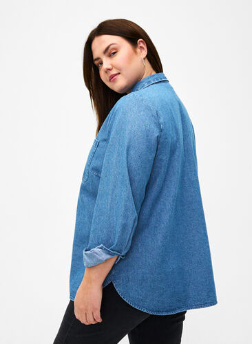 Jeansskjorte med lange ermer og brystlomme, Light Blue Denim, Model image number 1