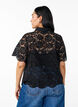 Skjortebluse i blonde med perleknapper, Svart, Model image number 2