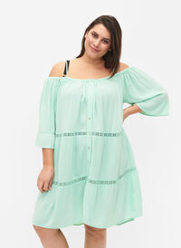 Strandtunika med off-shoulder, Brook Green, Model