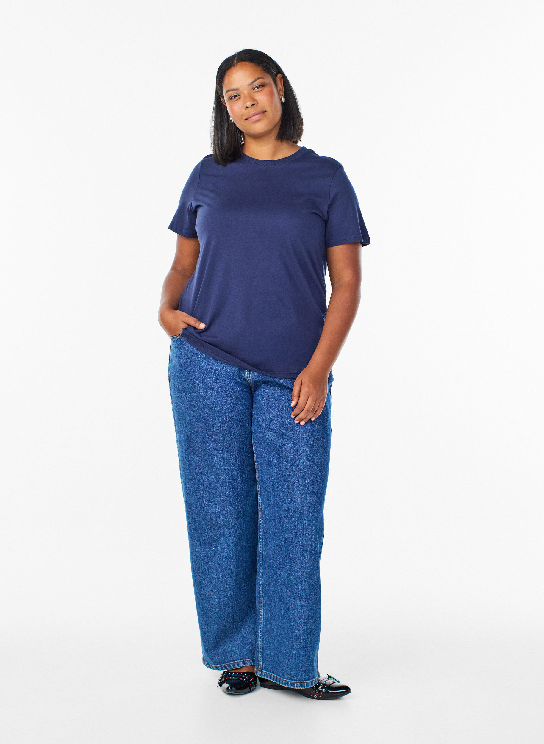 Zizzi Basic T-skjorte i bomull med rund hals, Bl&aring;, Model image number 1