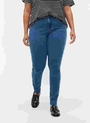 Super slim Amy jeans med høyt liv, Mid Blue, Model image number 2