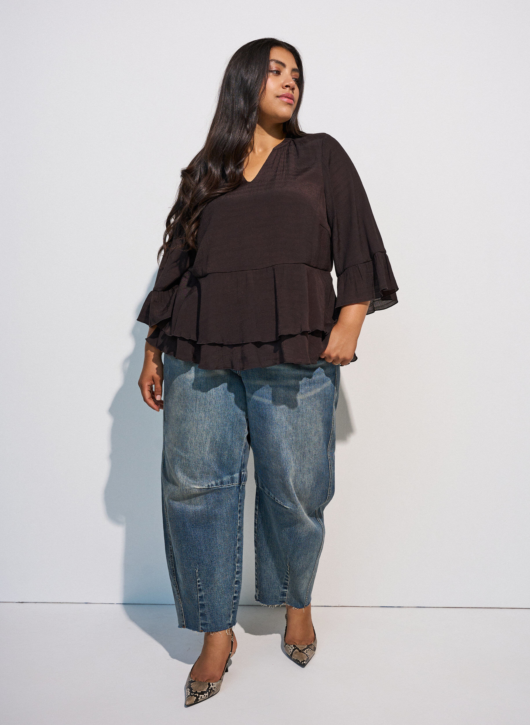 ZizziBluse med 3/4-ermer og volangdetaljer, Brun, Model image number 1