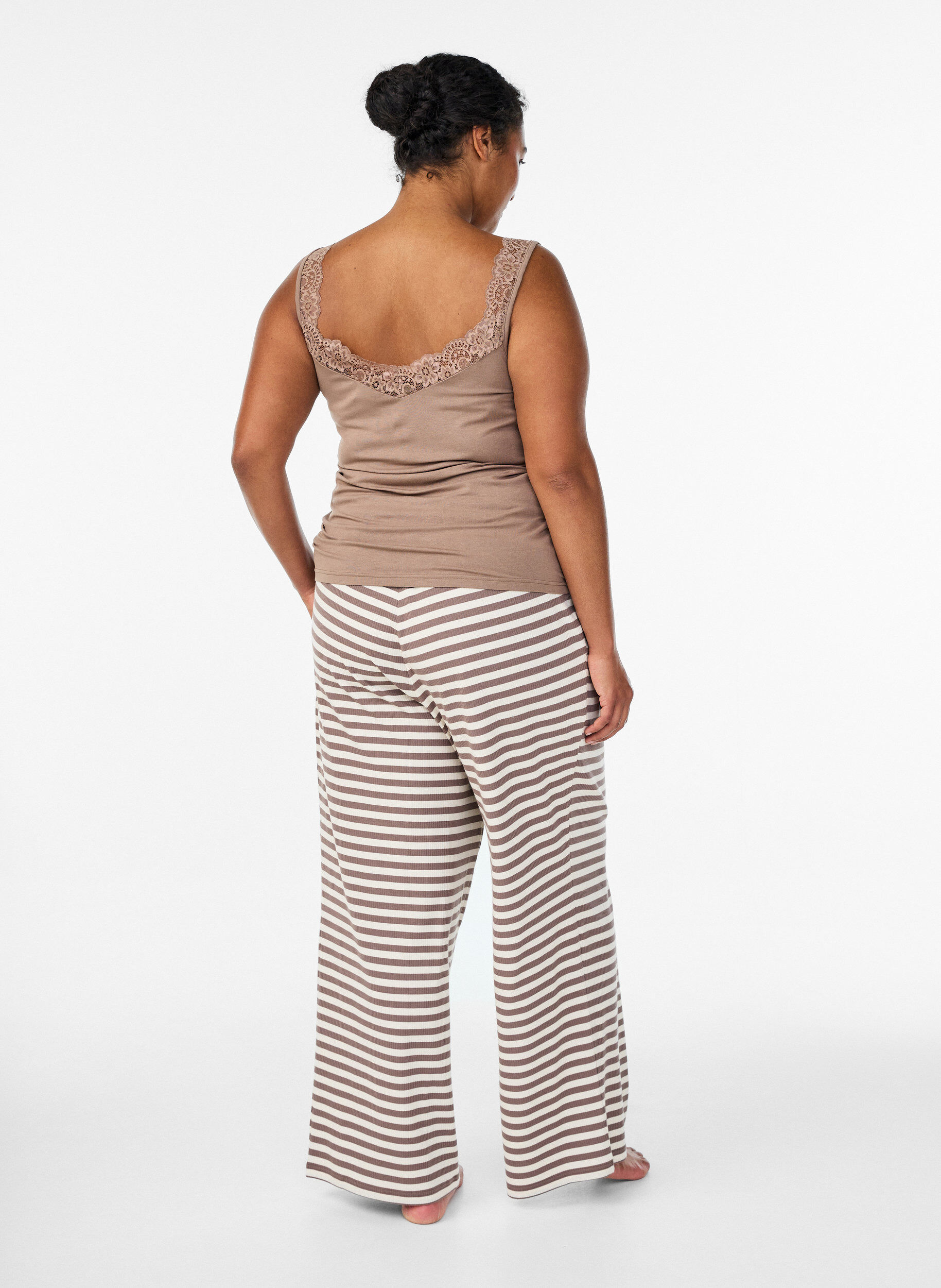 ZizziStripete pyjamasbukser med h&oslash;y midje og vide ben, Beige, Model image number 1