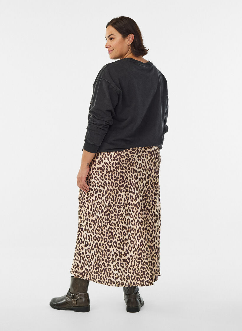 Midiskjørt i sateng, Leopard AOP, Model