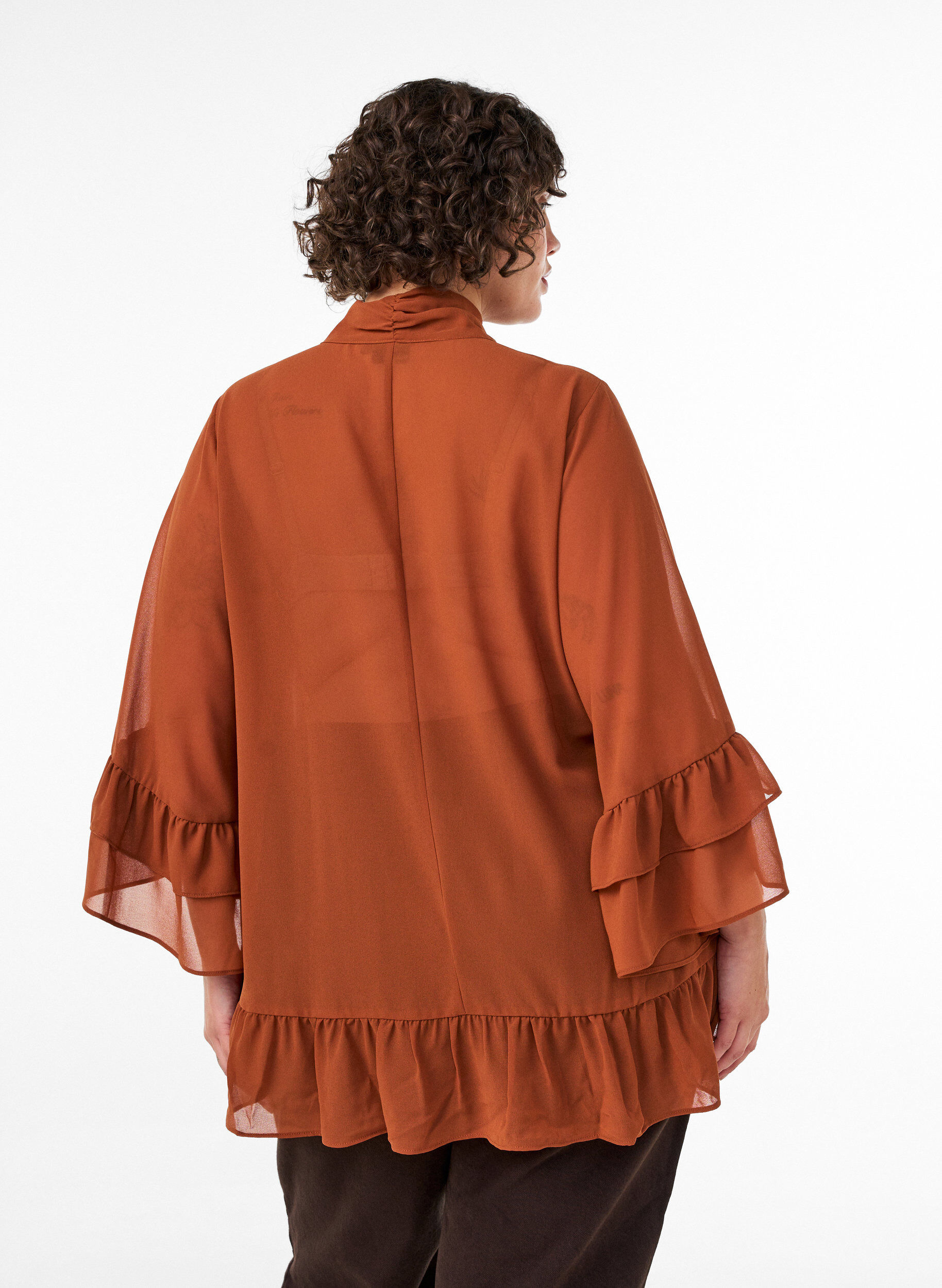 ZizziBluse med b&aring;ndknyting og volangdetaljer, Brun, Model image number 2
