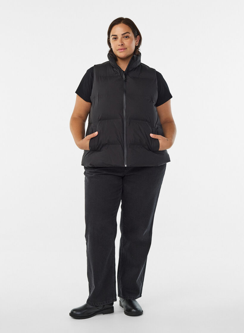 Kort puffvest med h&oslash;y krage, Svart, Model image number 1