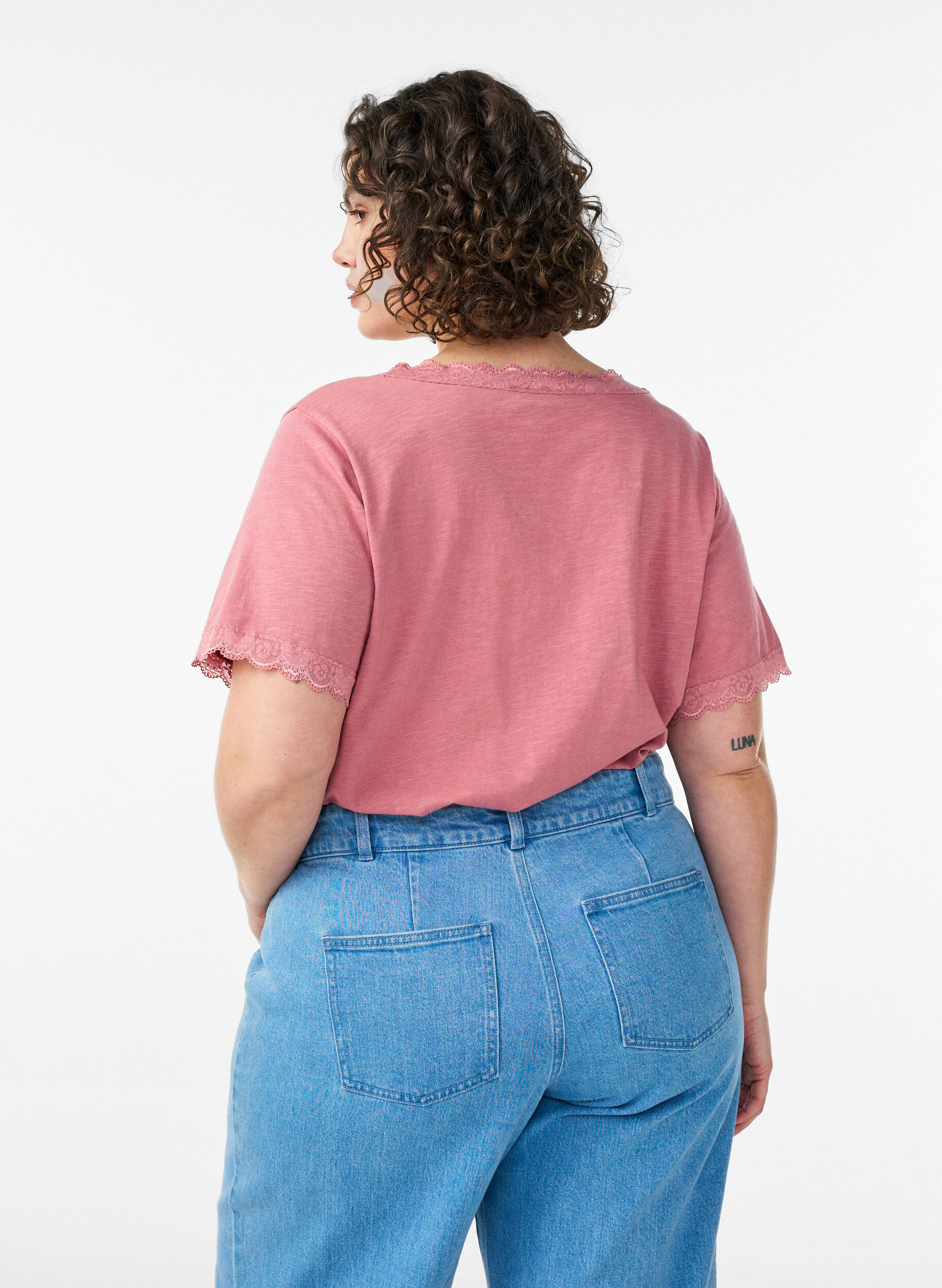 Zizzi T-skjorte med blonder kant, Rosa, Model image number 2