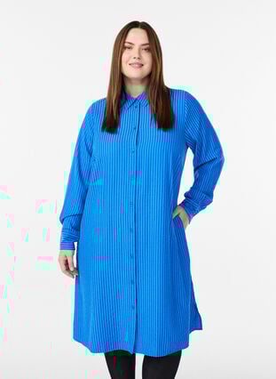Zizzi Lang stripet skjorte med knappedetalj bak, Blå, Model image number 0