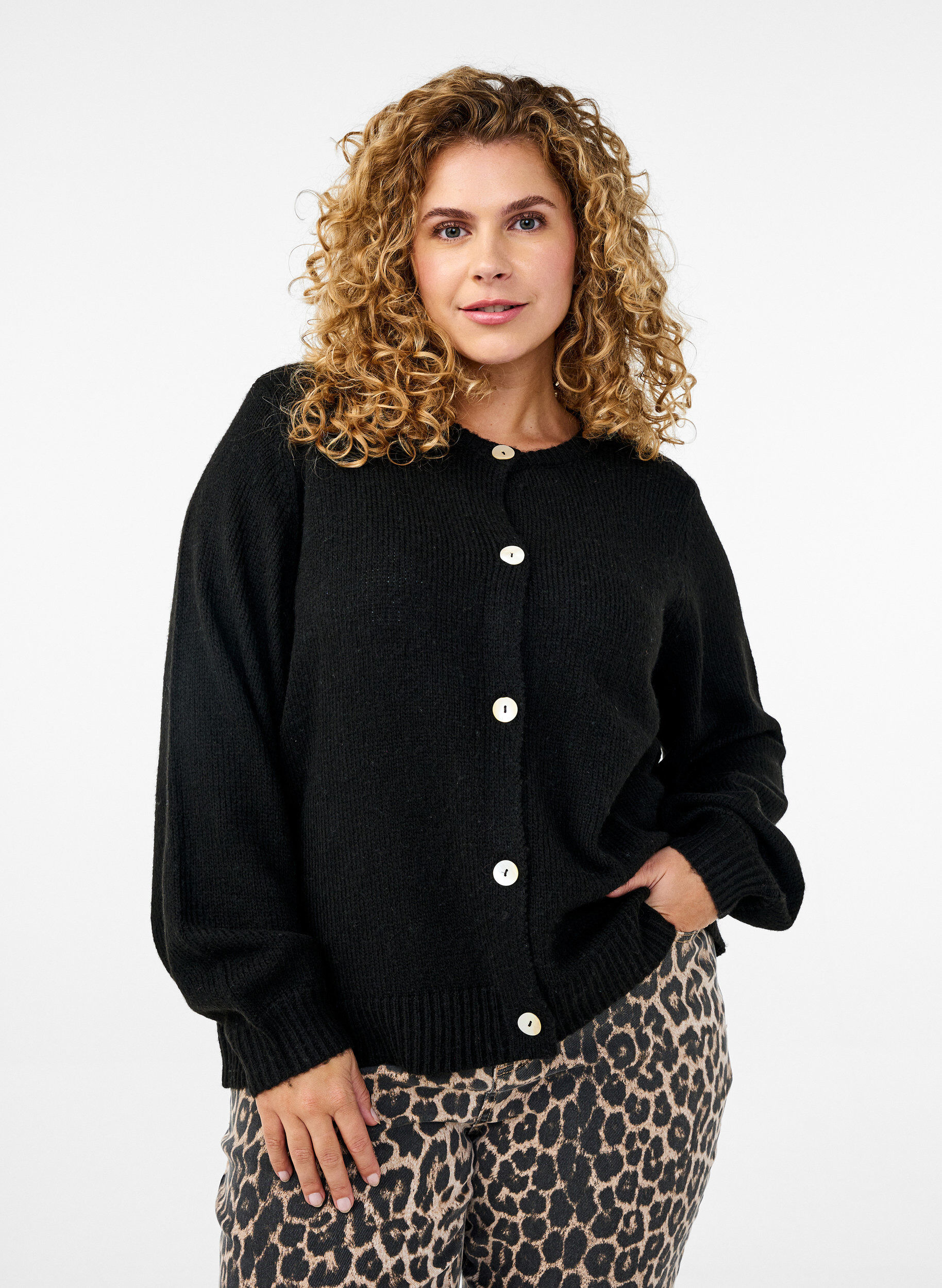 Zizzi Strikket cardigan med ull og knapper, Black Solid, Model image number 0