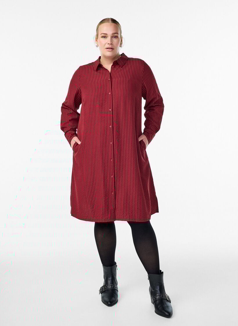 Lang stripet skjorte med knappedetalj bak, Rød, Model image number 1