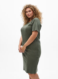 Knelang T-skjortekjole i ribbet jersey, Grønn Knelang T-skjortekjole i ribbet jersey, Grønn, Model