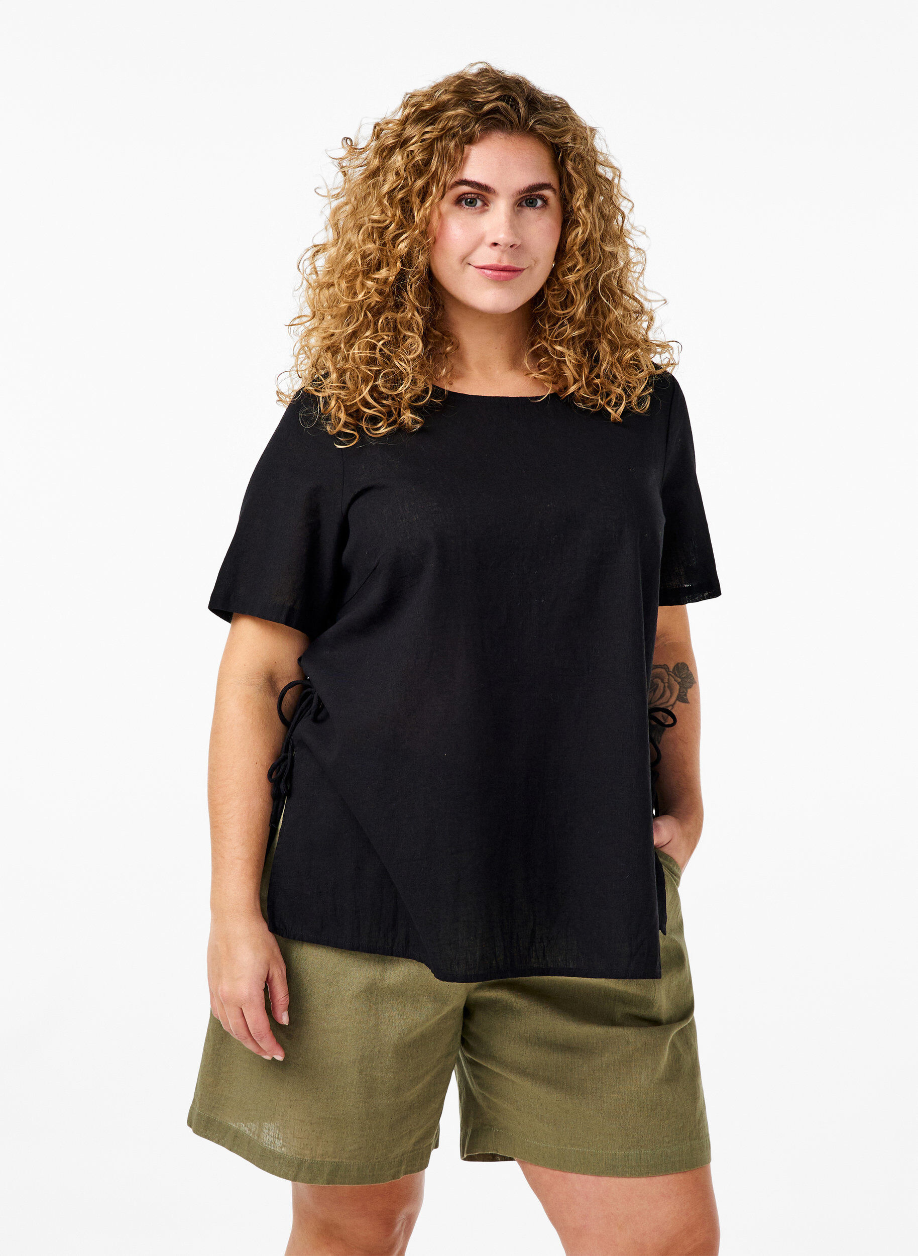 Zizzi L&oslash;s shorts i bomullsblanding med lin, Deep Lichen Green, Model image number 0